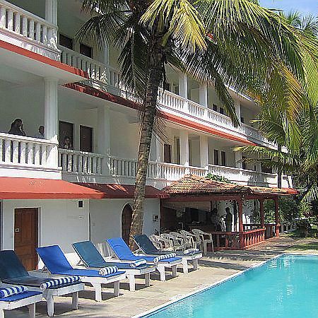 Kristal Sands Beach Resort Калангуте Екстериор снимка