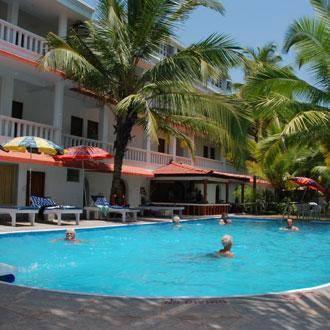 Kristal Sands Beach Resort Калангуте Екстериор снимка