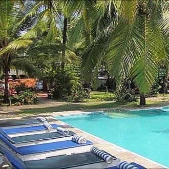 Kristal Sands Beach Resort Калангуте Екстериор снимка